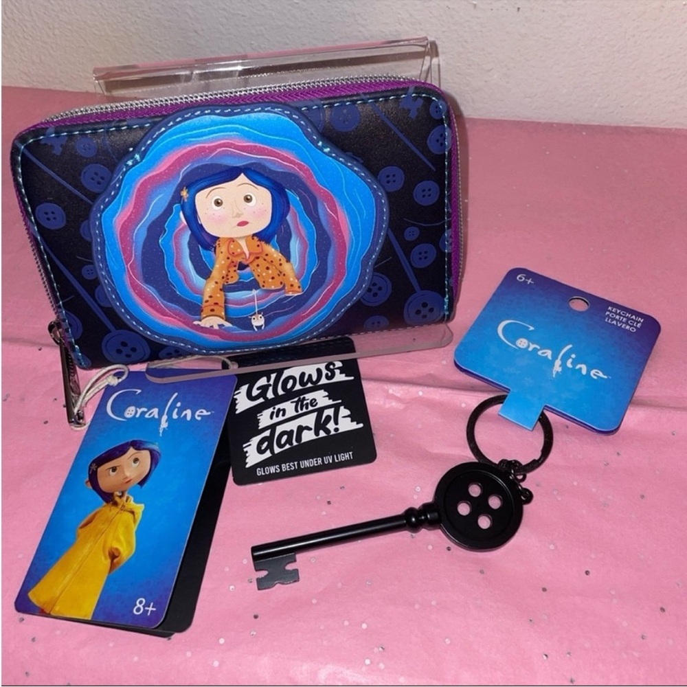 Exclusive Loungefly Coraline Other World Portal GITD Wallet & Keychain - Picture 1 of 12